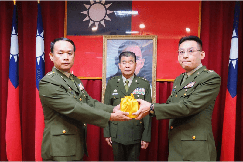 2.指揮官主持新任主官布達交接1