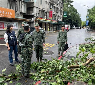 2-指揮官慰勉官兵助災後復原 肯定貢獻心力