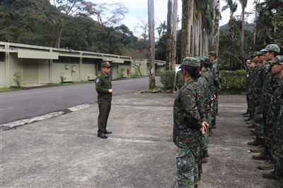 2-指揮官視導北部偏遠地區駐軍 勉克盡職責 