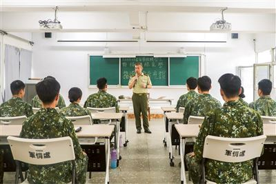 3-指揮官主持軍事院校學生見學座談 勉精進本職學能