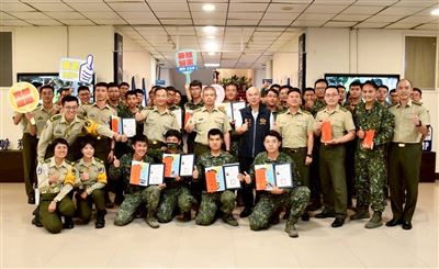 1-指揮官慰問救災部隊 肯定官兵無私奉獻