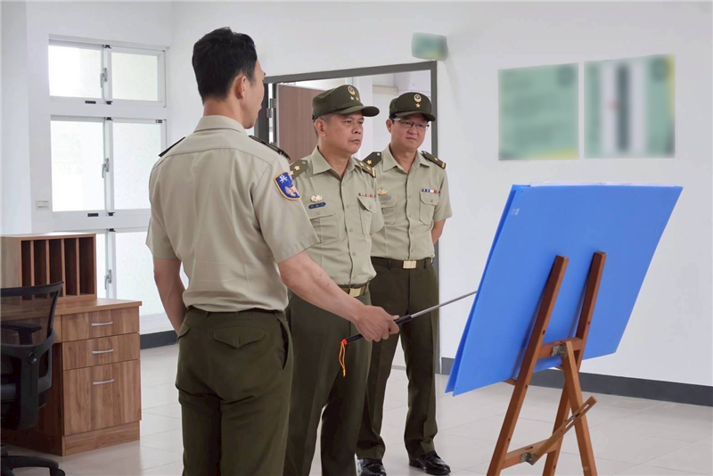 Commander Inspects Newly Constructed Barracks in Central Taiwan, Ensuring a Safe Living Environment