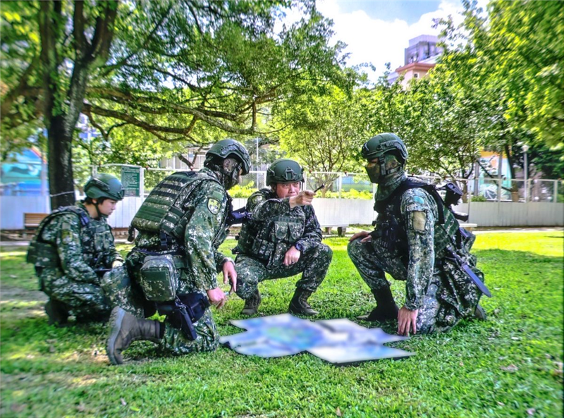 Commander Inspects Drill Units, Calling for Greater Defense Capabilities